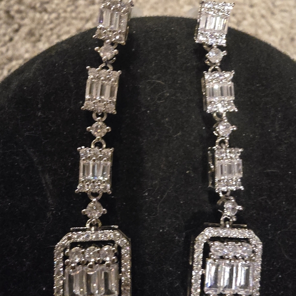 Stunning Silver Crystal Drop Earrings - Picture 6 of 15